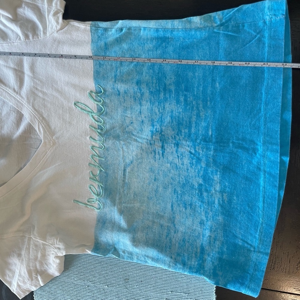 Bermuda Beautiful Blue Graphic Tee in size medium - Picture 7 of 8